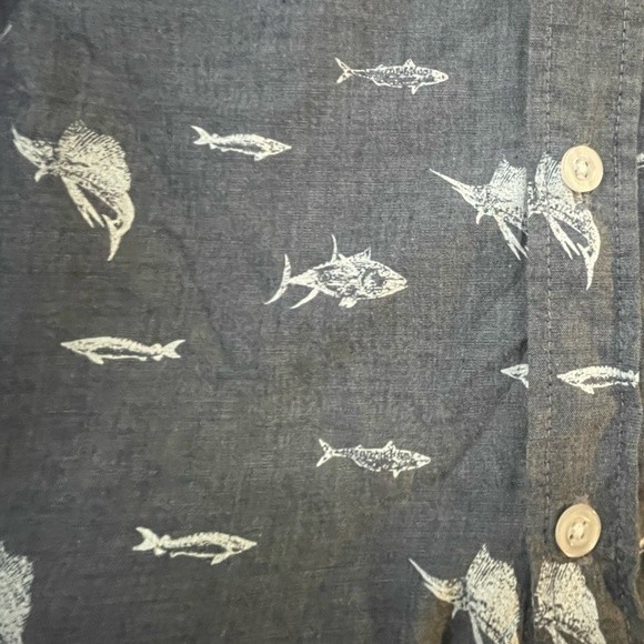 Free Nature Button Up Short Sleeve Shirt Gray White Fish Print - Picture 5 of 12